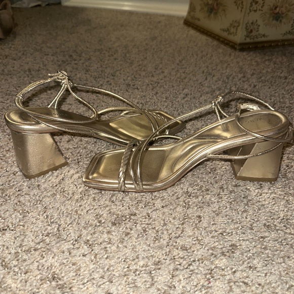 Gold Marc Fisher Meggiane Heels - Picture 4 of 5